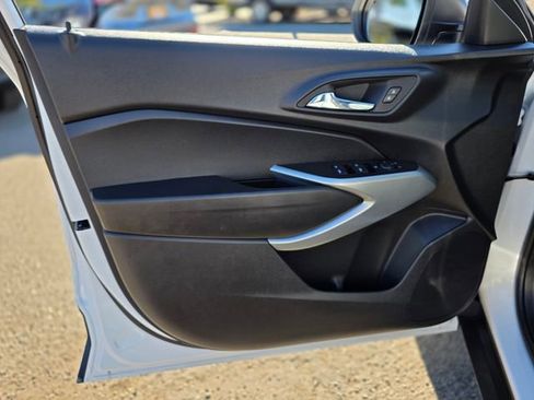 Used 2025 Chevrolet Trax LS image 18