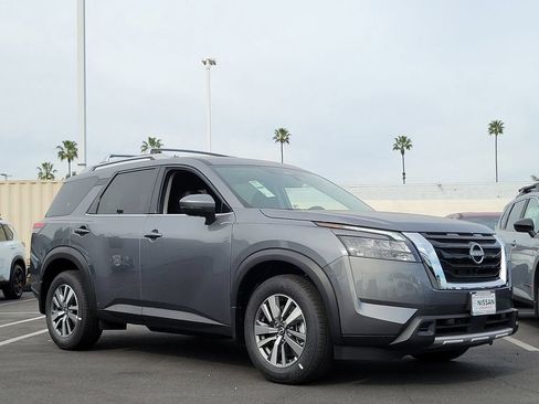 New 2025 Nissan Pathfinder SL image 8