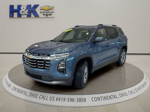 Used 2025 Chevrolet Equinox LT w/ Convenience Package II FWD image 3