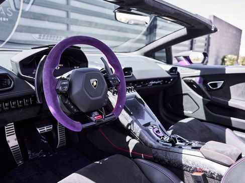 Used 2024 Lamborghini Huracan EVO AWD/4WD image 2