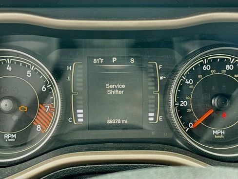 Used 2015 Jeep Cherokee Latitude w/ Comfort/Convenience Group AWD/4WD image 17
