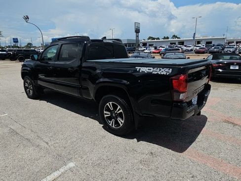 Used 2019 Toyota Tacoma TRD Sport w/ TRD Premium Sport Package AWD/4WD image 5