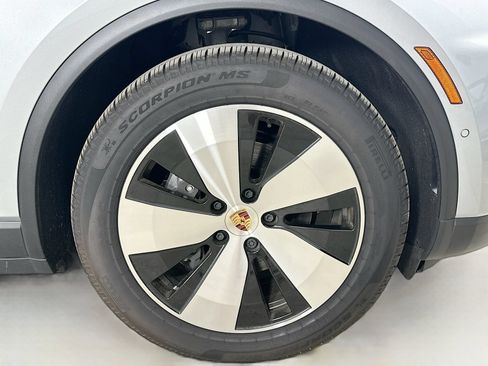 Used 2025 Porsche Macan 4 Electric AWD/4WD image 11