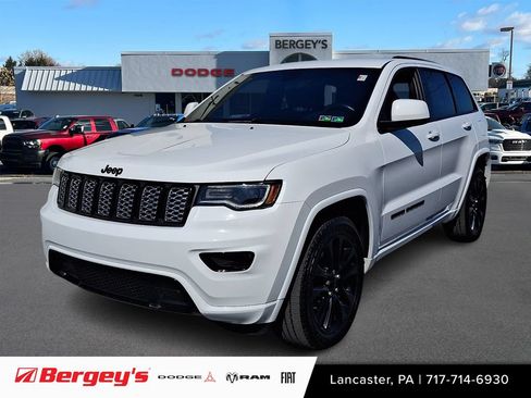Used 2021 Jeep Grand Cherokee Laredo X AWD/4WD image 1