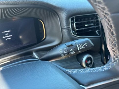 Used 2024 Jeep Wagoneer Series III image 25