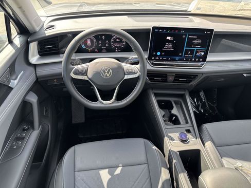 New 2026 Volkswagen Tiguan SE FWD image 8