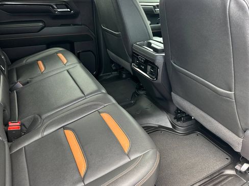 Used 2024 GMC Sierra 1500 AT4 w/ Technology Package AWD/4WD image 18
