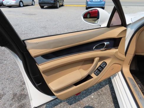 Used 2012 Porsche Panamera RWD image 18