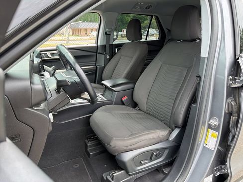 Used 2021 Ford Explorer XLT AWD/4WD image 22