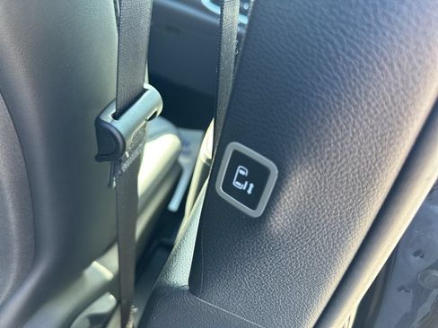 Used 2025 Chrysler Pacifica Select FWD image 13
