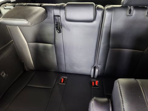 Used 2021 Toyota Highlander XLE image 14