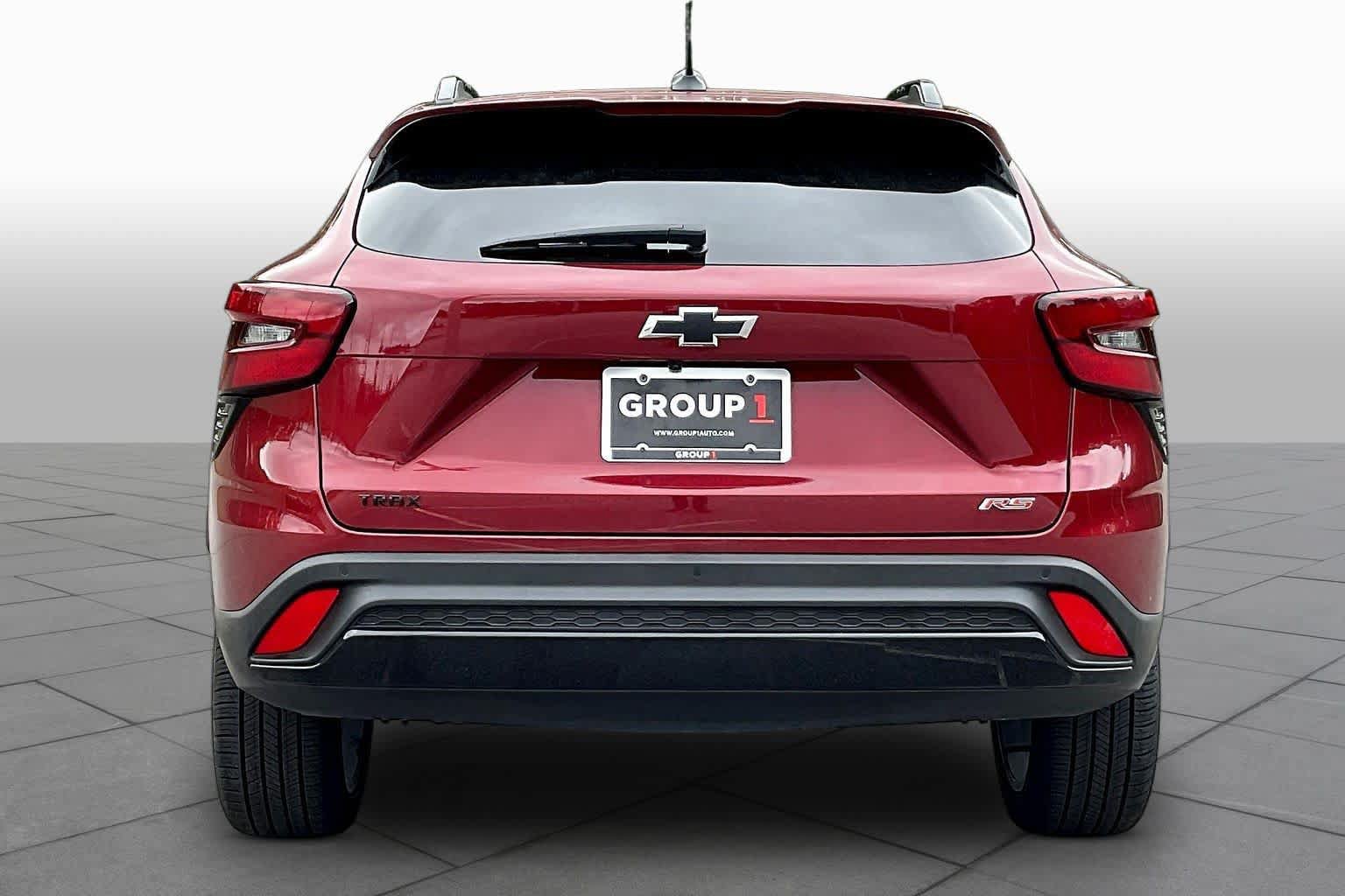 Used 2025 Chevrolet Trax RS w/ Sunroof Package FWD image 5