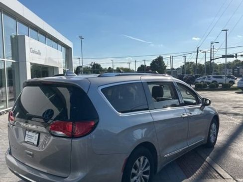 Used 2018 Chrysler Pacifica Touring-L FWD image 7