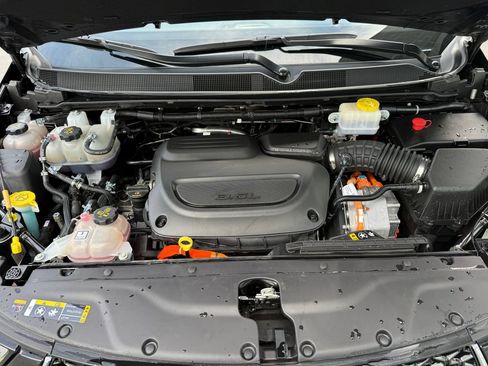 Used 2024 Chrysler Pacifica Limited FWD image 45