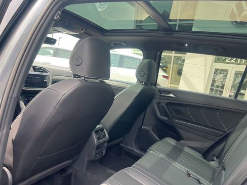 Used 2023 Volkswagen Tiguan SE R-Line AWD/4WD image 17
