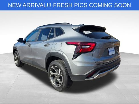 Certified 2025 Chevrolet Trax LT w/ LT Convenience Package image 5