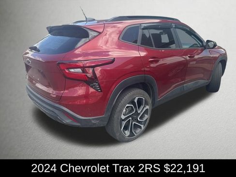 Used 2024 Chevrolet Trax RS w/ Sunroof Package FWD image 6