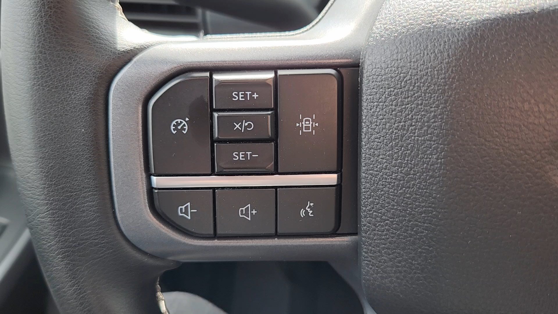 Used 2025 Ford F150 XLT w/ Equipment Group 301A Standard AWD/4WD image 12