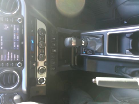 Used 2023 Toyota Tacoma Limited image 27