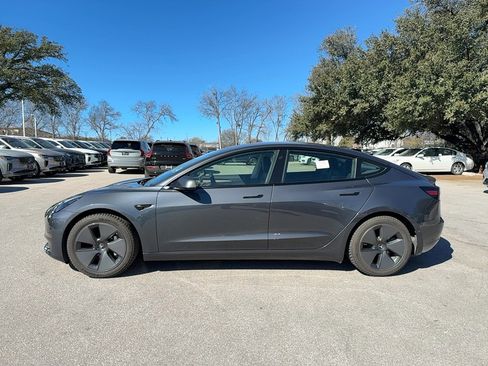 Used 2021 Tesla Model 3 Standard Range Plus image 3