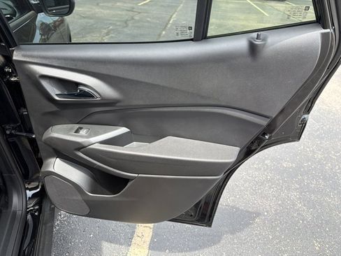 New 2026 Chevrolet Trax LT w/ Sunroof Package FWD image 28