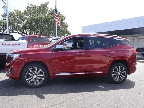 Used 2020 GMC Terrain Denali w/ Denali Premium Package AWD/4WD image 4