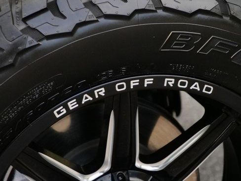 Used 2024 GMC Yukon XL SLT w/ SLT Luxury Package image 56