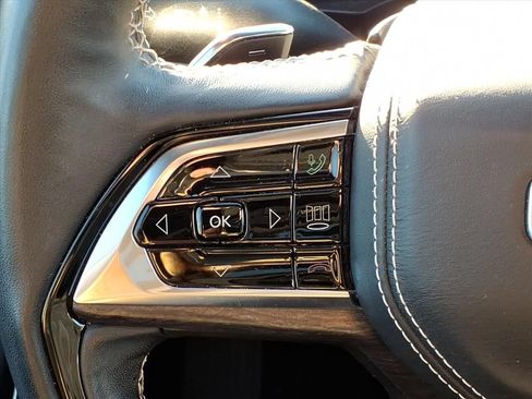 Used 2023 Jeep Grand Cherokee Overland w/ Adv Protech Group III AWD/4WD image 12