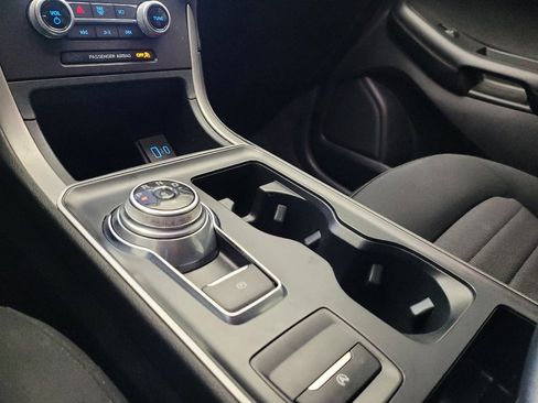 Used 2021 Ford Edge SE image 26