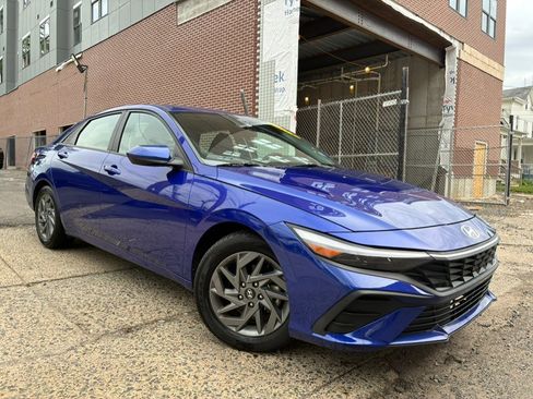 Used 2024 Hyundai Elantra SEL FWD image 3