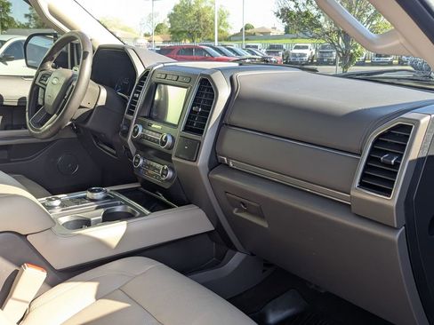 Used 2020 Ford Expedition XLT w/ Equipment Group 202A AWD/4WD image 28