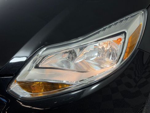 Used 2014 Ford Focus SE FWD image 12