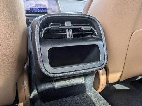 Used 2025 Mercedes-Benz E 350 Sedan image 13
