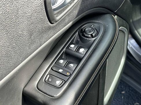 Used 2018 Jeep Compass Latitude w/ Popular Equipment Group FWD image 21