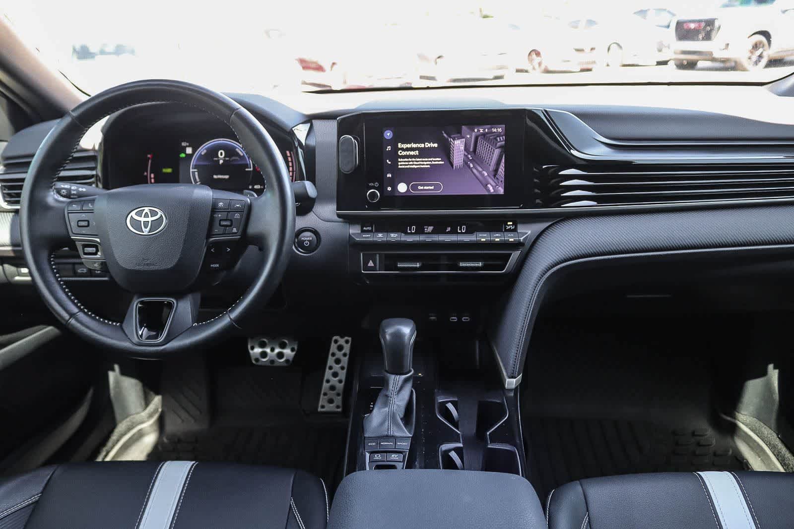 Used 2025 Toyota Camry SE FWD image 11