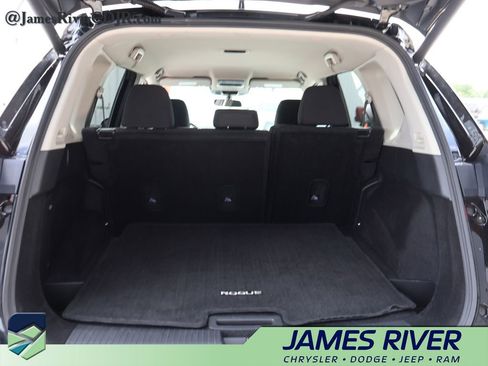Used 2025 Nissan Rogue SV FWD image 14