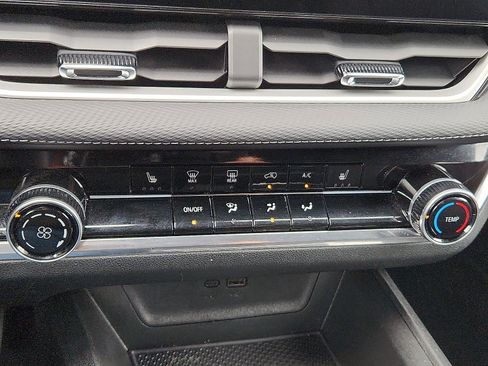 Used 2025 Chevrolet Equinox LT image 19