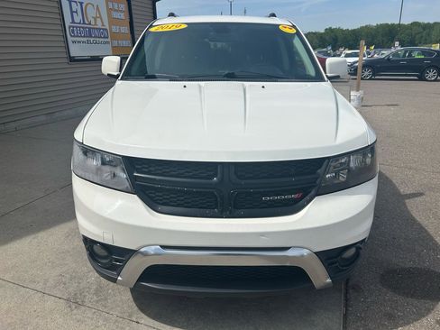 Used 2019 Dodge Journey Crossroad FWD image 2