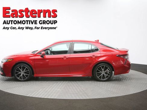 Used 2021 Toyota Camry SE w/ Cold Weather Package image 60