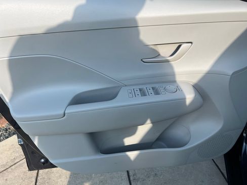 Used 2024 Hyundai Kona SE FWD image 16