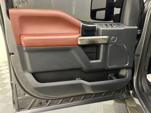 Certified 2022 Ford F250 Platinum image 38