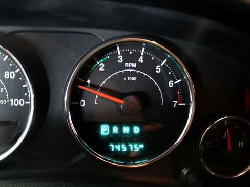 Used 2017 Jeep Wrangler Sport image 9