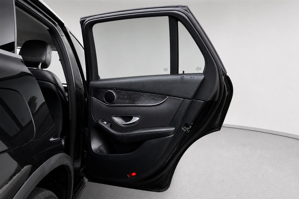Used 2021 Mercedes-Benz GLC 300 w/ Premium Package image 13