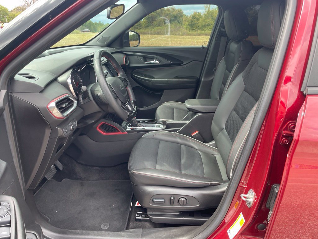 Used 2023 Chevrolet TrailBlazer RS w/ Sun and Liftgate Package FWD image 13