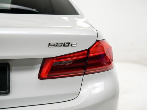 Used 2019 BMW 530e w/ Convenience Package image 12