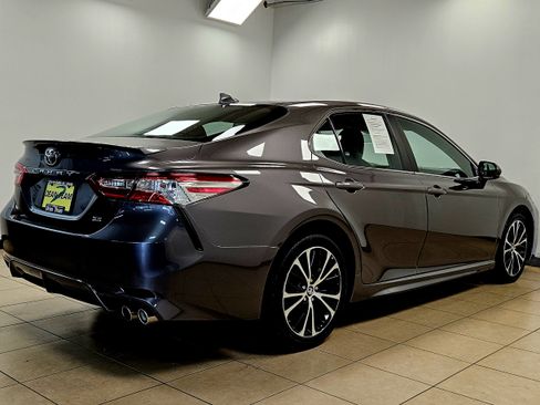 Used 2020 Toyota Camry SE image 4