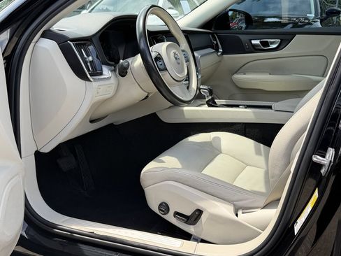 Used 2020 Volvo S60 T5 Momentum FWD image 13