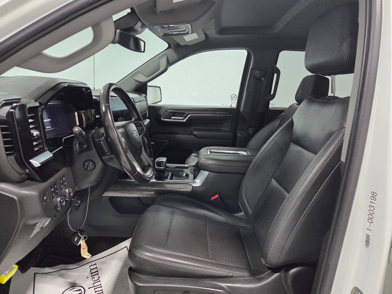 Used 2022 Chevrolet Silverado 1500 LTZ w/ Z71 Off-Road Package AWD/4WD image 12
