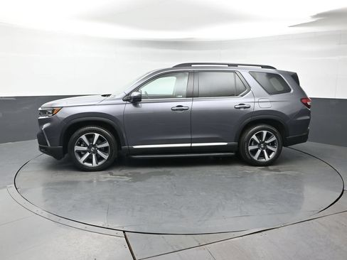 Used 2023 Honda Pilot Touring image 2