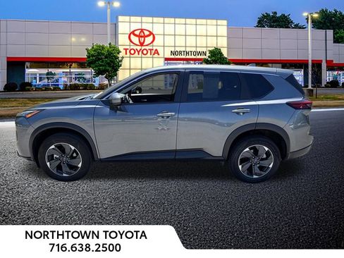 Used 2025 Nissan Rogue SV AWD/4WD image 9